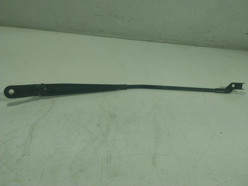 Recambio de brazo limpia delantero izquierdo para peugeot 3008 monospace (0u_) 1.6 bluehdi 120 referencia OEM IAM   