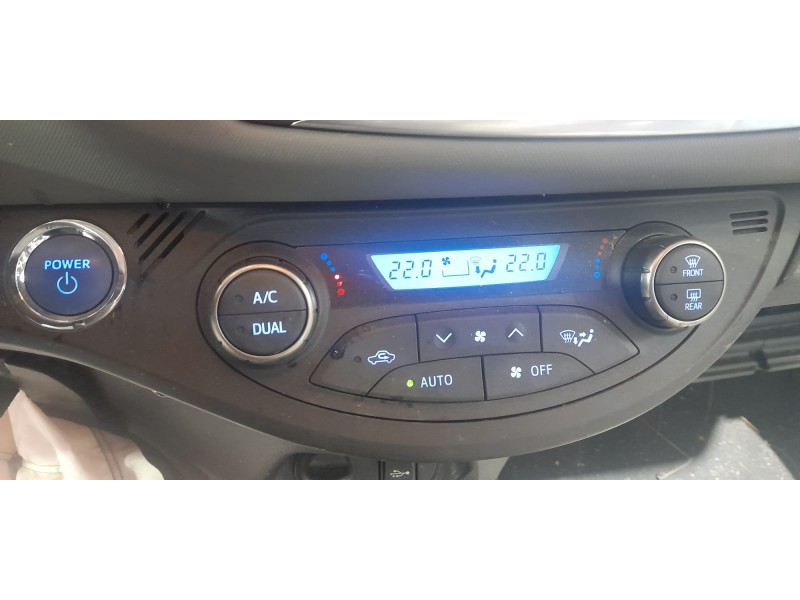 Recambio de mando climatizador para toyota yaris hybrid active referencia OEM IAM 559000D800C1 559000D800 