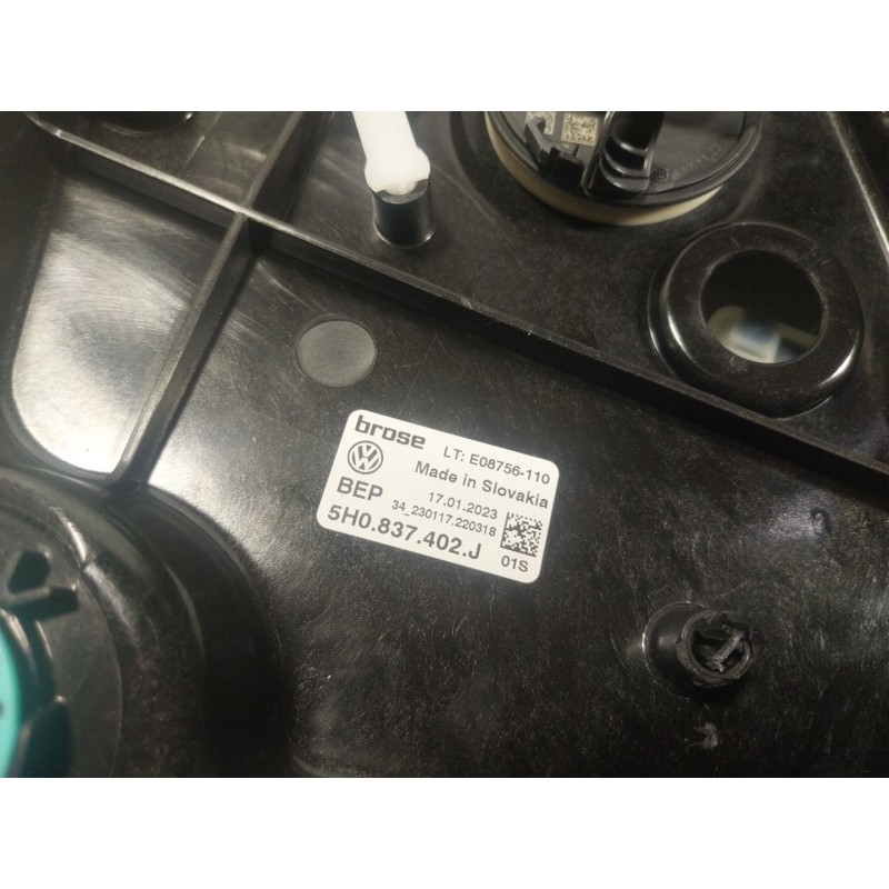 Recambio de elevalunas delantero derecho para volkswagen golf viii (cd1, da1) 1.5 tsi referencia OEM IAM  5H0837402J 