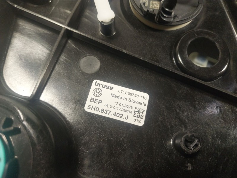 Recambio de elevalunas delantero derecho para volkswagen golf viii (cd1, da1) 1.5 tsi referencia OEM IAM  5H0837402J 