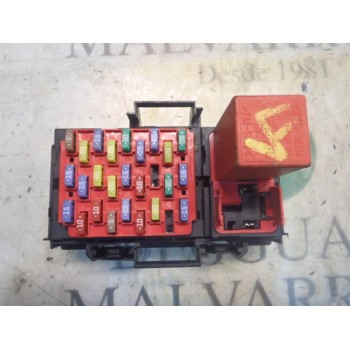 CAJA RELES / FUSIBLES 