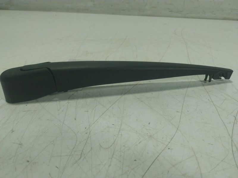 Recambio de brazo limpia trasero para volvo v60 ii (225) b4 mild-hybrid referencia OEM IAM   