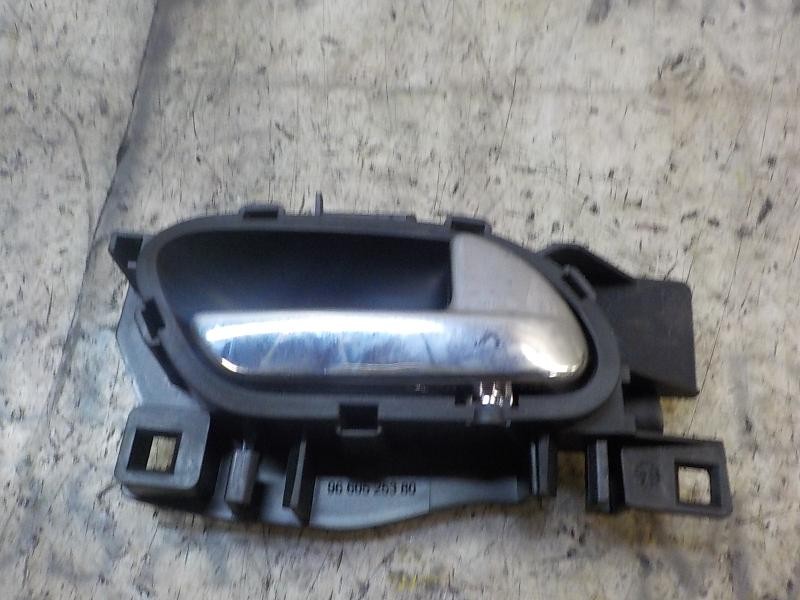 Recambio de maneta interior delantera derecha para peugeot 308 sport referencia OEM IAM   