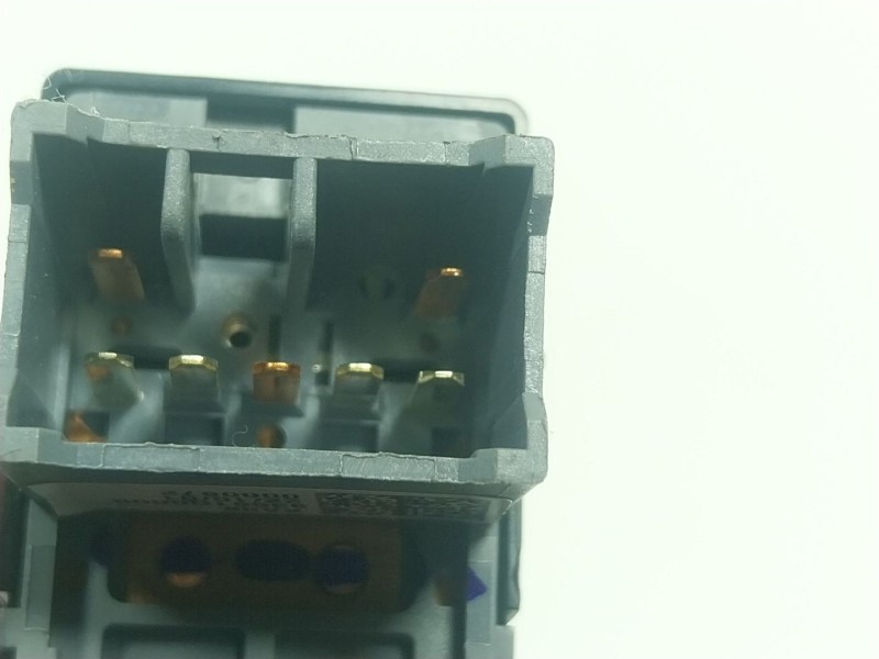 Recambio de mando elevalunas trasero derecho para hyundai bayon (bc3) 1.0 t-gdi referencia OEM IAM  93581Q0000 