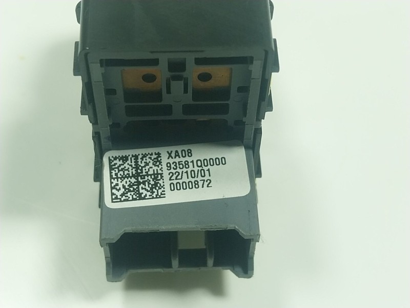 Recambio de mando elevalunas trasero derecho para hyundai bayon (bc3) 1.0 t-gdi referencia OEM IAM  93581Q0000 