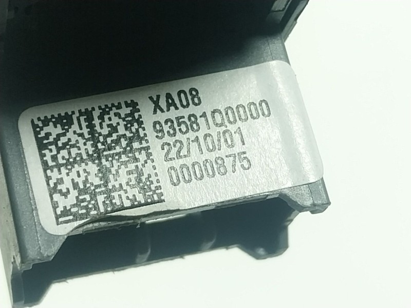 Recambio de mando elevalunas trasero izquierdo para hyundai bayon (bc3) 1.0 t-gdi referencia OEM IAM  93581Q0000 