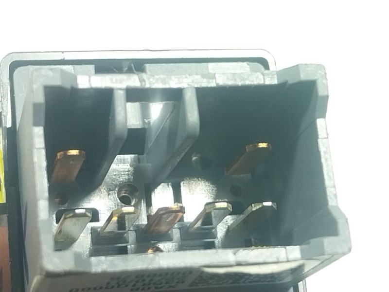 Recambio de mando elevalunas trasero izquierdo para hyundai bayon (bc3) 1.0 t-gdi referencia OEM IAM  93581Q0000 