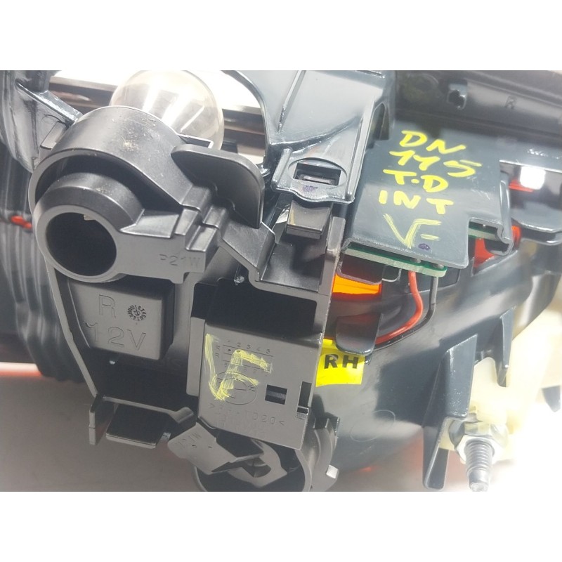 Recambio de piloto trasero derecho interior para bmw 3 (f30, f80) 320 d referencia OEM IAM  7371112 