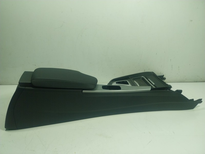 Recambio de apoyabrazos central para bmw 3 (f30, f80) 320 d referencia OEM IAM 51169235437  