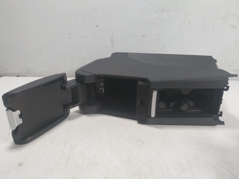 Recambio de apoyabrazos central para volvo v60 ii (225) b4 mild-hybrid referencia OEM IAM 39821870 2311736OFFB 