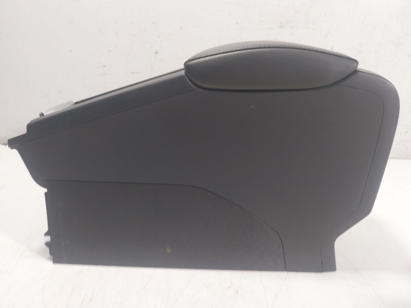 Recambio de apoyabrazos central para volvo v60 ii (225) b4 mild-hybrid referencia OEM IAM 39821870 2311736OFFB 