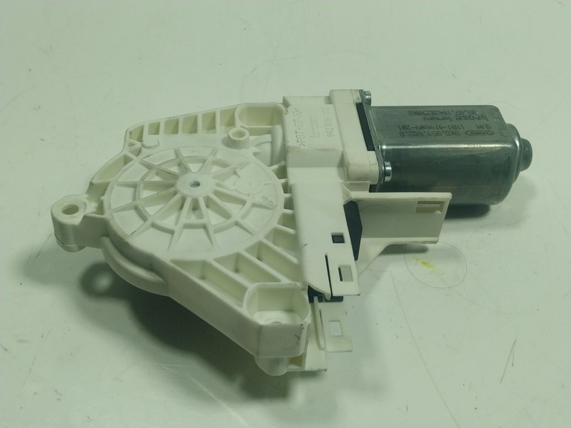 Recambio de motor elevalunas delantero derecho para porsche cayenne (92a) 3.0 diesel referencia OEM IAM  8K0959802 