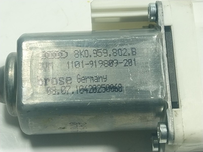 Recambio de motor elevalunas delantero derecho para porsche cayenne (92a) 3.0 diesel referencia OEM IAM  8K0959802 