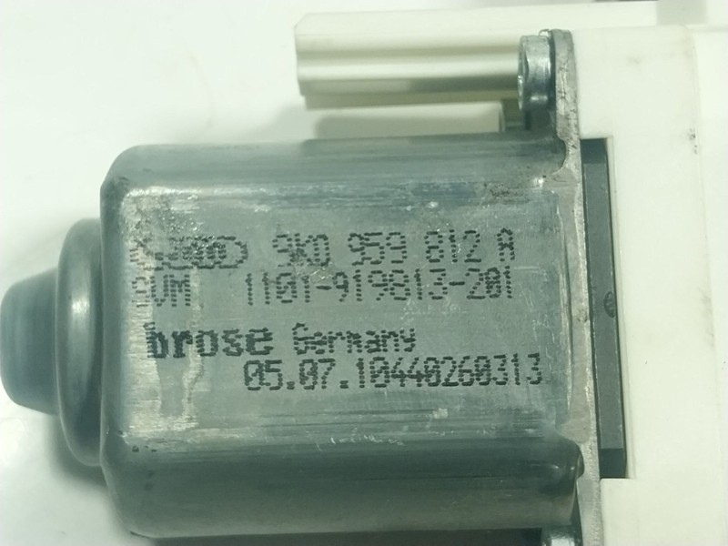 Recambio de motor elevalunas trasero izquierdo para porsche cayenne (92a) 3.0 diesel referencia OEM IAM  9K0959812A 