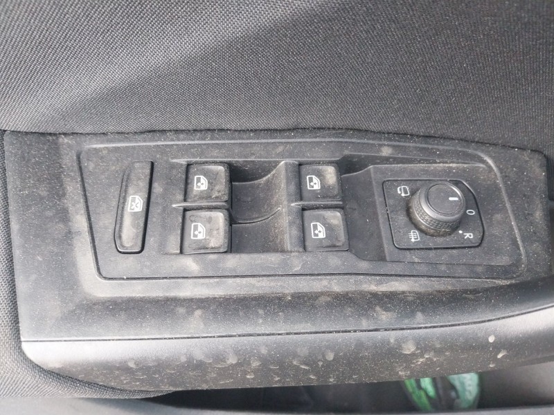 volkswagen t-roc (a11, d11) del año 2023