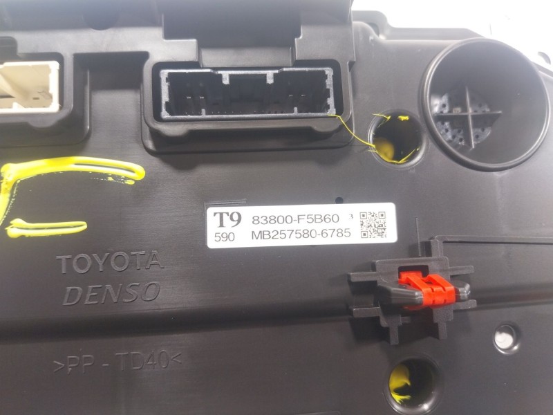 Recambio de cuadro instrumentos para toyota yaris cross (mxp_) 1.5 hybrid (mxpj10) referencia OEM IAM  83800F5B60 