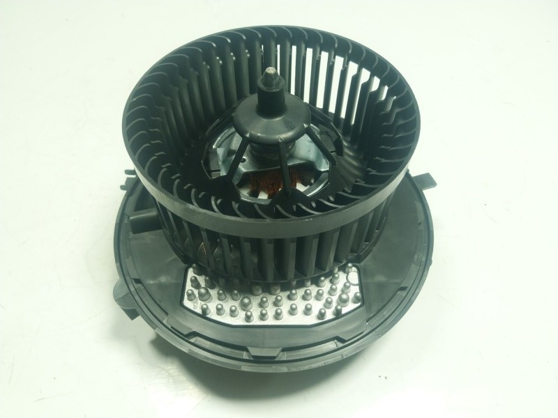 Recambio de motor calefaccion para volkswagen touran (5t1) 2.0 tdi referencia OEM IAM  5WB819021A 