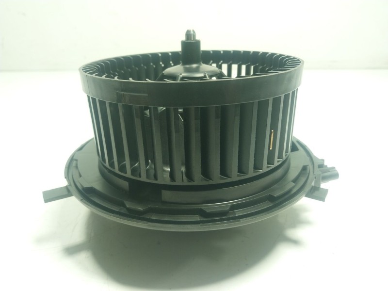 Recambio de motor calefaccion para volkswagen touran (5t1) 2.0 tdi referencia OEM IAM  5WB819021A 