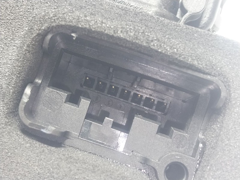 Recambio de cerradura puerta trasera izquierda para volkswagen touran (5t1) 2.0 tdi referencia OEM IAM  5TA839015Q 