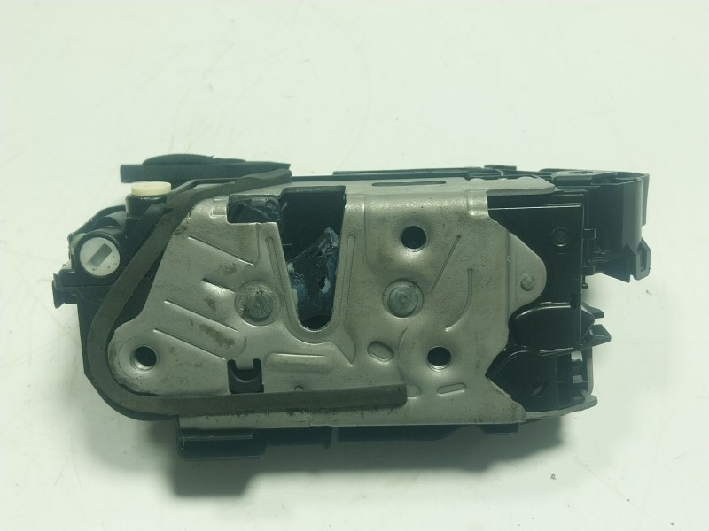 Recambio de cerradura puerta trasera izquierda para volkswagen touran (5t1) 2.0 tdi referencia OEM IAM  5TA839015Q 
