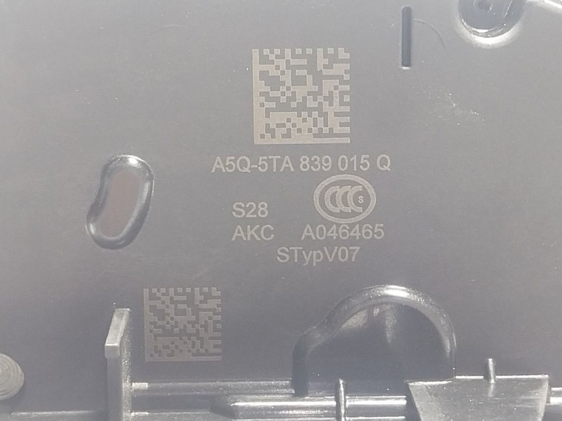 Recambio de cerradura puerta trasera izquierda para volkswagen touran (5t1) 2.0 tdi referencia OEM IAM  5TA839015Q 