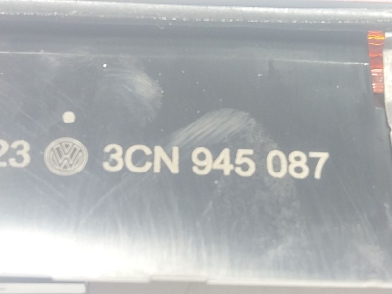 Recambio de piloto trasero central para volkswagen touran (5t1) 2.0 tdi referencia OEM IAM  3CN945087 