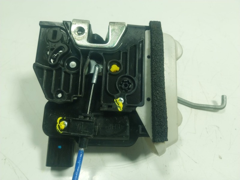 Recambio de cerradura puerta trasera izquierda para kia rio iii (ub) 1.2 cvvt referencia OEM IAM   