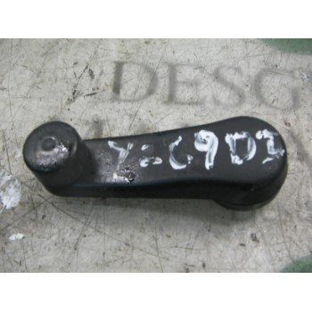 MANETA ELEVALUNAS DELANTERA IZQUIERDA 