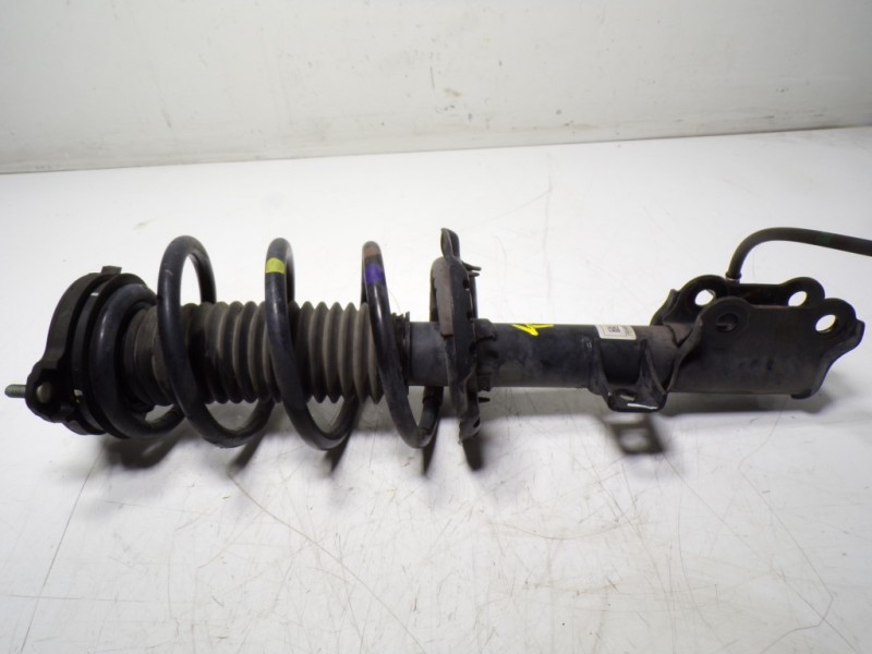 Recambio de amortiguador delantero izquierdo para hyundai tucson tecno safe 2wd bluedrive referencia OEM IAM 54650D7050 54650D70