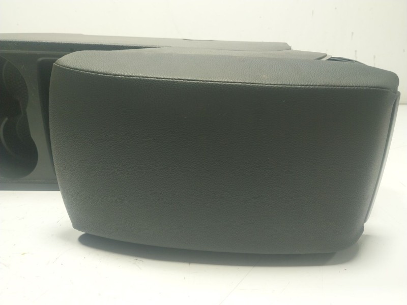 Recambio de apoyabrazos central para seat leon (5f1) 1.6 tdi referencia OEM IAM 5F0864207CZQ2 5F0864981A 