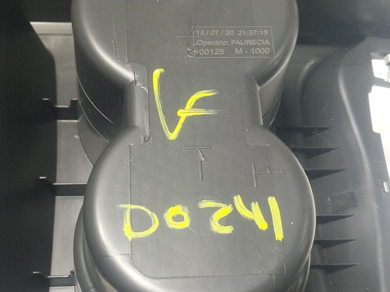 Recambio de apoyabrazos central para seat leon (5f1) 1.6 tdi referencia OEM IAM 5F0864207CZQ2 5F0864981A 