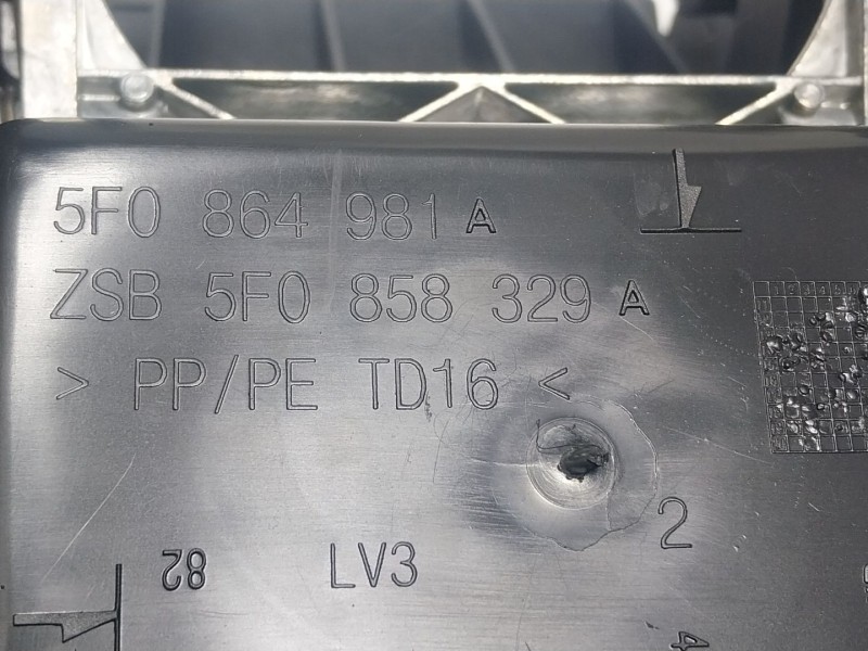 Recambio de apoyabrazos central para seat leon (5f1) 1.6 tdi referencia OEM IAM 5F0864207CZQ2 5F0864981A 