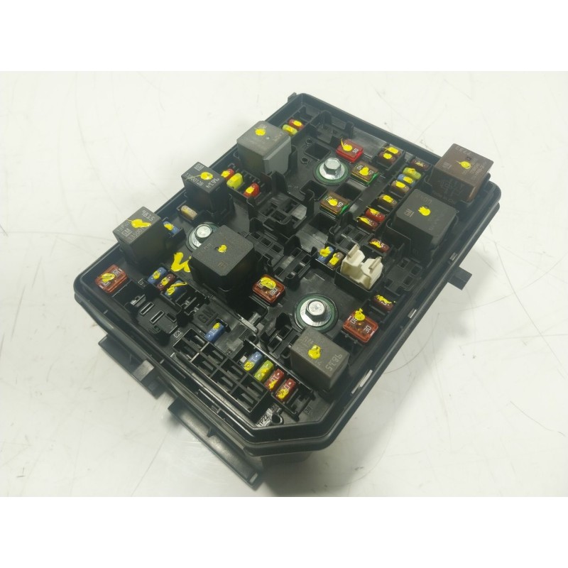 Recambio de caja reles / fusibles para opel astra k (b16) 1.6 cdti (68) referencia OEM IAM  39040852 