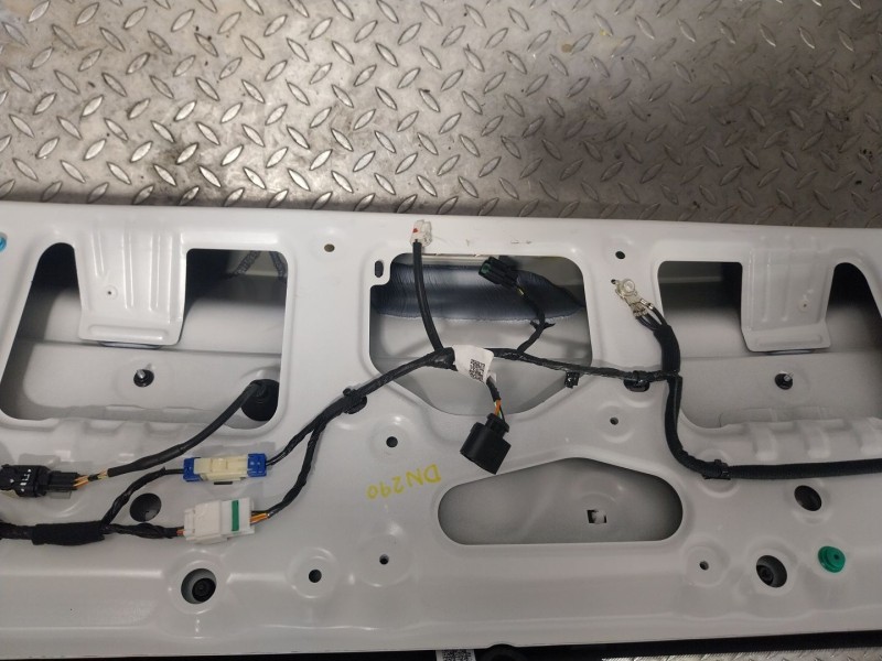 Recambio de porton trasero para hyundai bayon (bc3) 1.2 mpi referencia OEM IAM 72800Q0410  