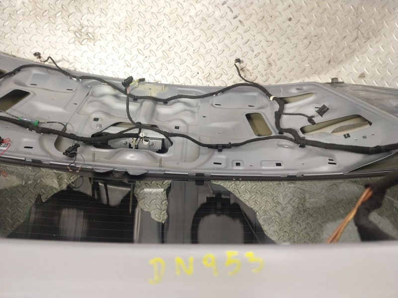 Recambio de porton trasero para audi q5 (8rb) 2.0 tdi referencia OEM IAM 8R0827023C  