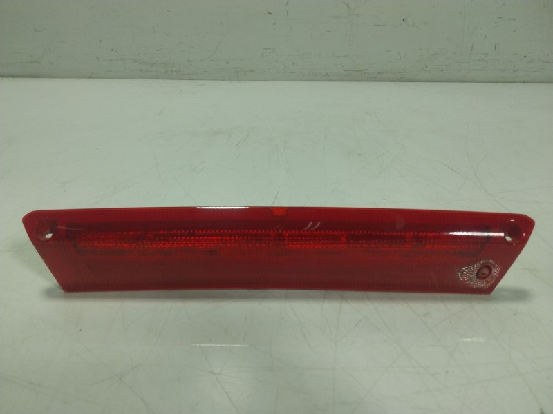 Recambio de piloto trasero central para ford focus iii 1.0 ecoboost referencia OEM IAM  8A6113A613AJ 