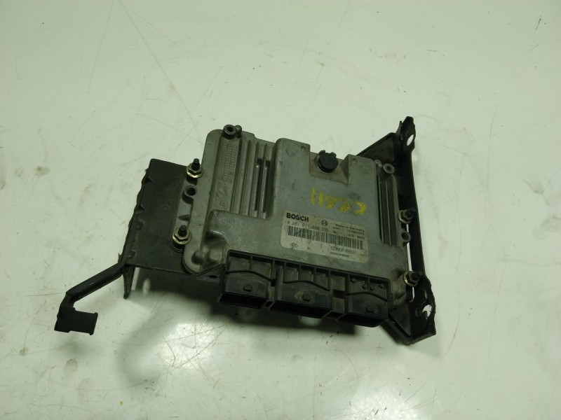 Recambio de centralita motor uce para renault scenic ii confort dynamique referencia OEM IAM   