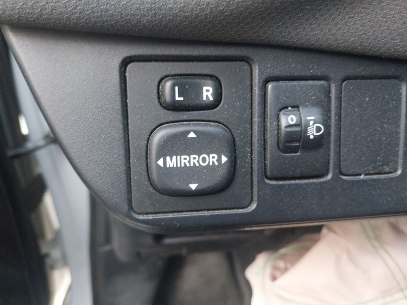 toyota yaris (_p13_) del año 2014