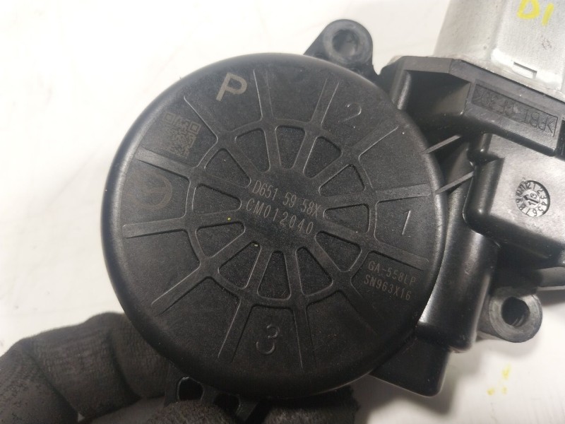 Recambio de motor elevalunas delantero izquierdo para mazda cx-5 (ke, gh) 2.2 d awd (ke102) referencia OEM IAM  D6515958X 