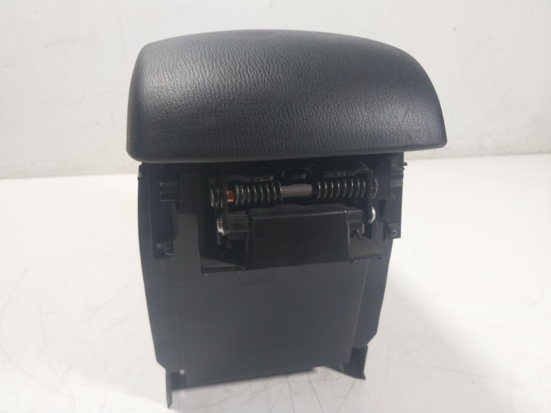 Recambio de apoyabrazos central para mazda cx-5 (ke, gh) 2.2 d awd (ke102) referencia OEM IAM  KD4564441 