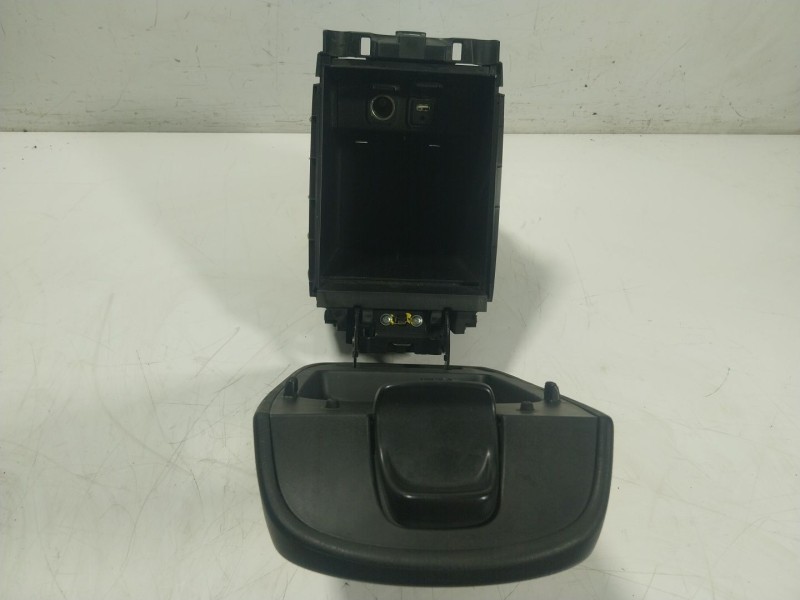 Recambio de apoyabrazos central para mazda cx-5 (ke, gh) 2.2 d awd (ke102) referencia OEM IAM  KD4564441 