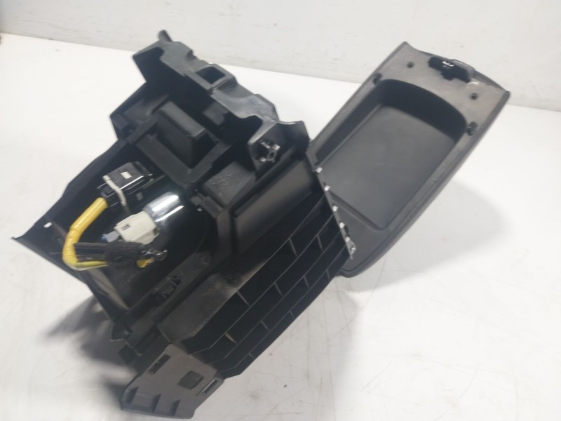 Recambio de apoyabrazos central para mazda cx-5 (ke, gh) 2.2 d awd (ke102) referencia OEM IAM  KD4564441 