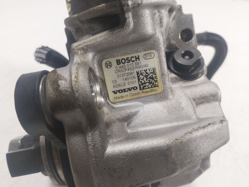 Recambio de bomba inyeccion para volvo v60 i (155) d3 referencia OEM IAM  0445010681 