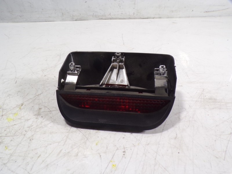 Recambio de piloto trasero central para dacia duster 1.5 dci diesel fap cat referencia OEM IAM 265908613R  