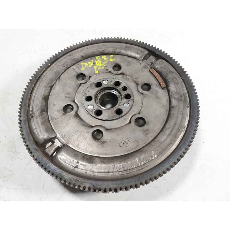 Recambio de volante motor para nissan juke (f15) 1.2 dig-t referencia OEM IAM  123104345R 