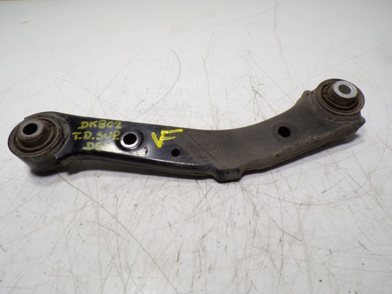 Recambio de brazo suspension superior trasero derecho para hyundai tucson tecno safe 2wd bluedrive referencia OEM IAM 55100D3050