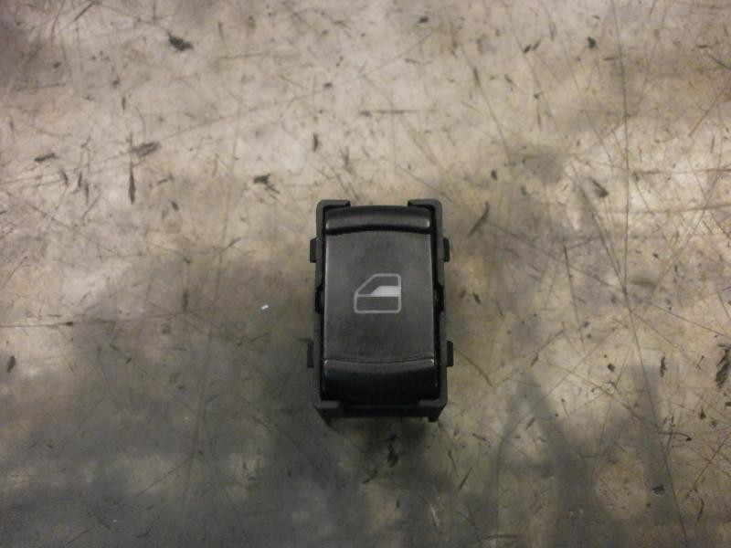 Recambio de mando elevalunas trasero derecho para volkswagen golf iv berlina (1j1) 1.9 tdi referencia OEM IAM   