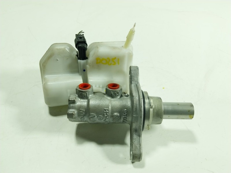 Recambio de bomba freno para bmw 1 (f40) 118 d referencia OEM IAM  6860686 