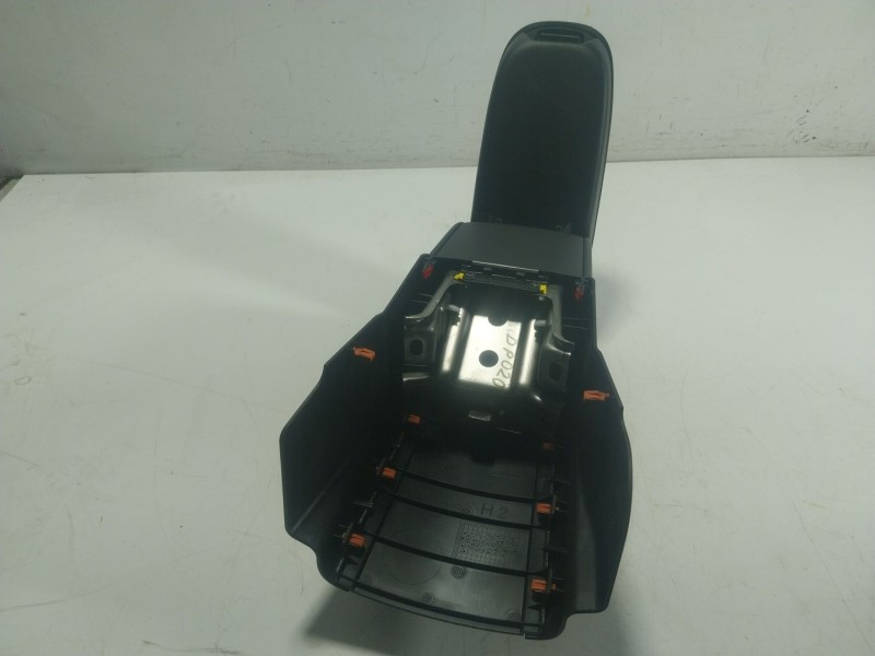 Recambio de apoyabrazos central para toyota yaris cross (mxp_) 1.5 hybrid (mxpj10) referencia OEM IAM  58901K0020 