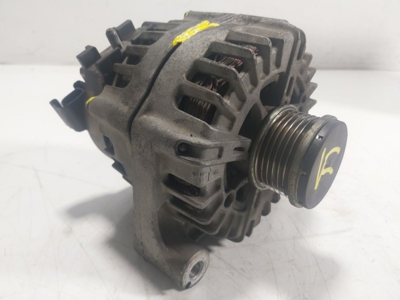 Recambio de alternador para bmw 1 (f20) 116 d referencia OEM IAM 12318578608 7823343 